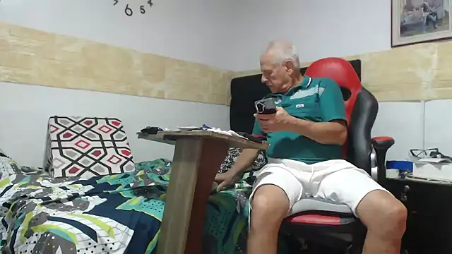 VALENTINO1983  online show from 20, 11, 2025