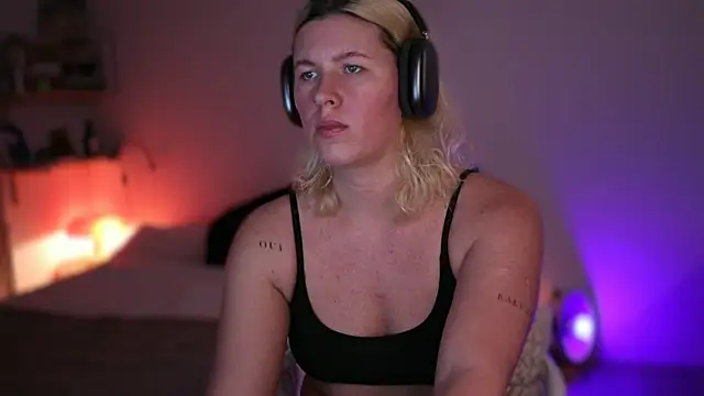 Snapshot of moonamii chatting on 5, 3, 2025 moonamii online show from 5, 3, 2025