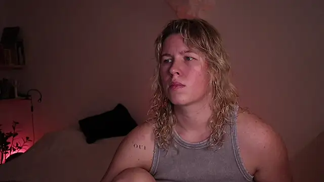 Snapshot of moonamii chatting on 24, 10, 2025 moonamii online show from 24, 10, 2025