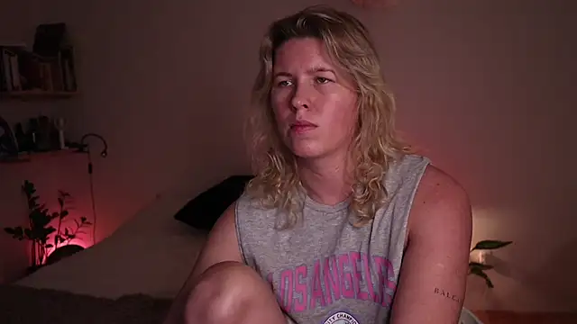 Snapshot of moonamii chatting on 31, 10, 2025 moonamii online show from 31, 10, 2025