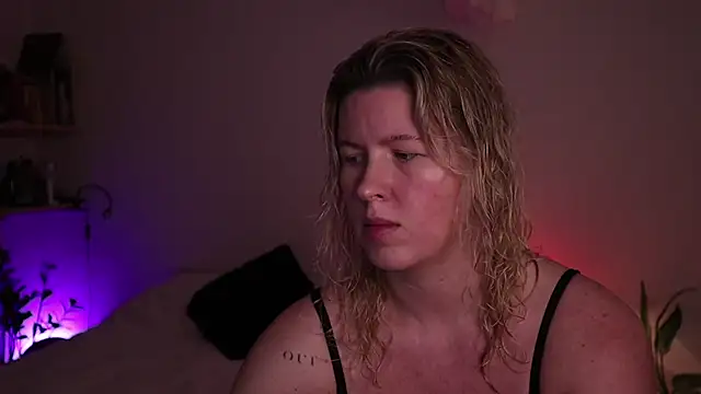 Snapshot of moonamii chatting on 6, 11, 2025 moonamii online show from 6, 11, 2025