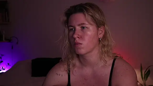 Snapshot of moonamii chatting on 11, 11, 2025 moonamii online show from 11, 11, 2025