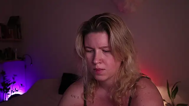 Snapshot of moonamii chatting on 15, 11, 2025 moonamii online show from 15, 11, 2025