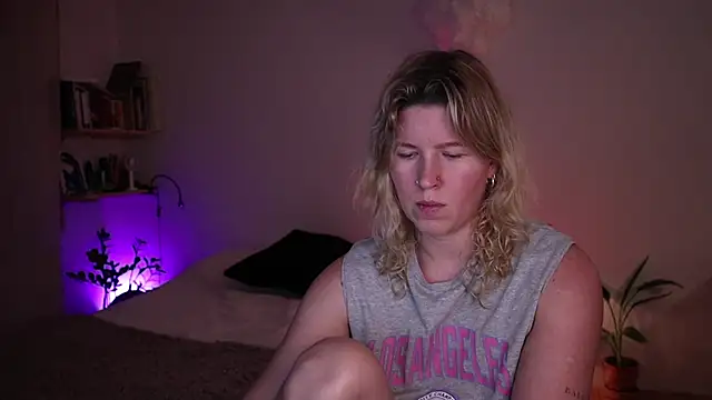 Snapshot of moonamii chatting on 3, 12, 2025 moonamii online show from 3, 12, 2025