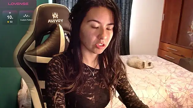 Snapshot of alice_middlee chatting on 22, 6, 2026 alice middlee online show from 22, 6, 2026