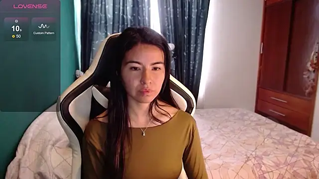 Snapshot of alice_middlee chatting on 8, 7, 2026 alice middlee online show from 8, 7, 2026