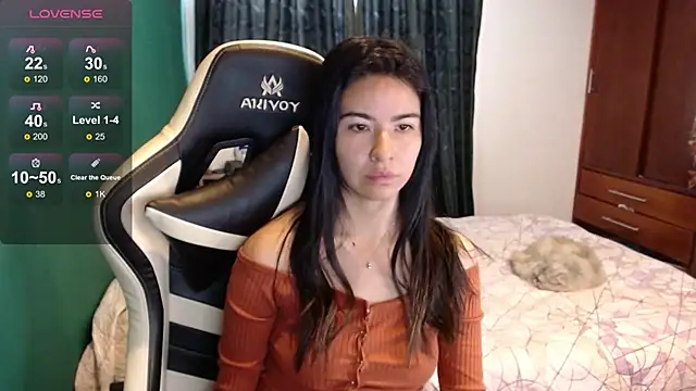 Snapshot of alice_middlee chatting on 17, 7, 2026 alice middlee online show from 17, 7, 2026