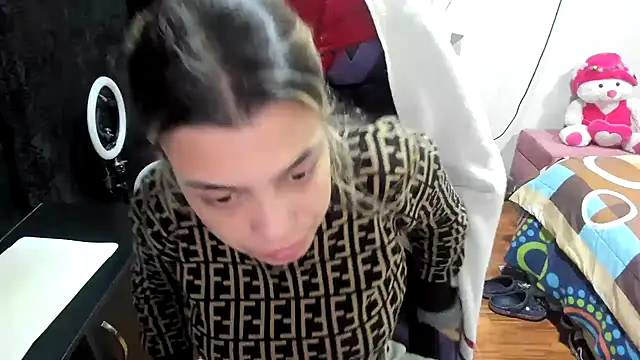 Snapshot of LuisaReyes_2911 chatting on 22, 12, 2024 LuisaReyes 2911 online show from 22, 12, 2024