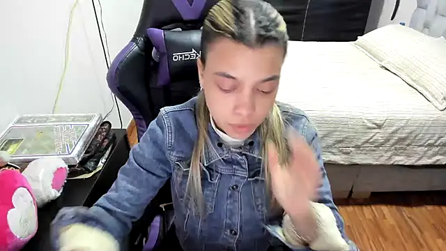 Snapshot of LuisaReyes_2911 chatting on 27, 9, 2025 LuisaReyes 2911 online show from 27, 9, 2025