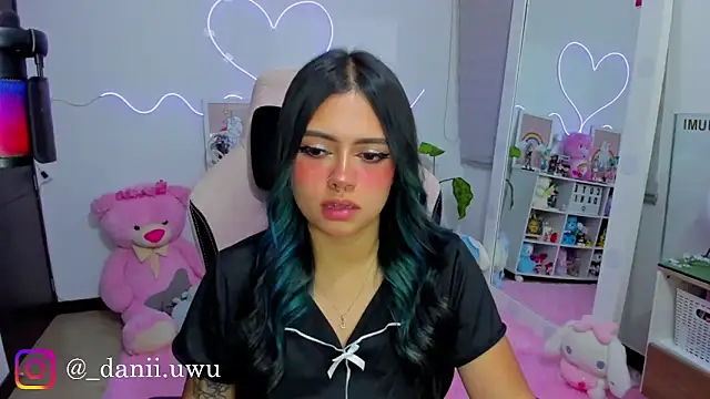 Snapshot of CuteDani_ chatting on 1, 4, 2026 CuteDani online show from 1, 4, 2026