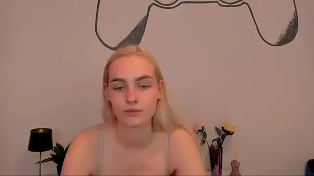 Snapshot of OliviaKisss chatting on 12, 9, 2025 OliviaKisss online show from 12, 9, 2025