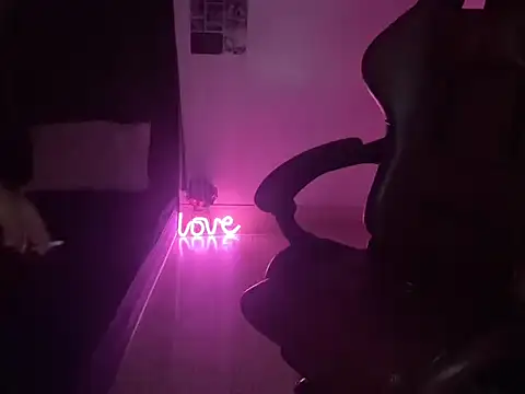 Snapshot of shanayaaa_1 chatting on 4, 7, 2026 shanayaaa 1 online show from 4, 7, 2026