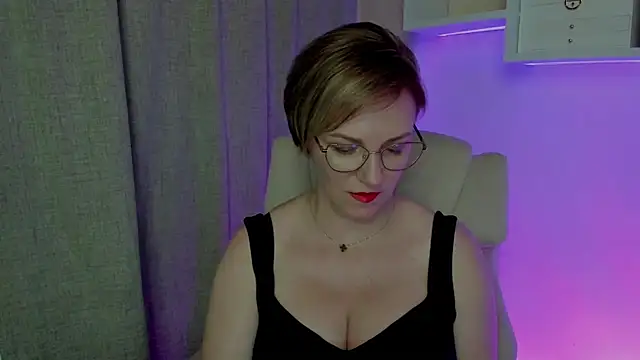 Snapshot of feliziaDesire chatting on 9, 8, 2026 feliziaDesire online show from 9, 8, 2026