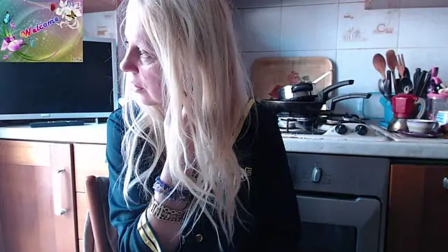 Snapshot of martachatte chatting on 16, 9, 2025 martachatte online show from 16, 9, 2025