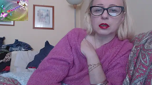 Snapshot of martachatte chatting on 2, 10, 2025 martachatte online show from 2, 10, 2025