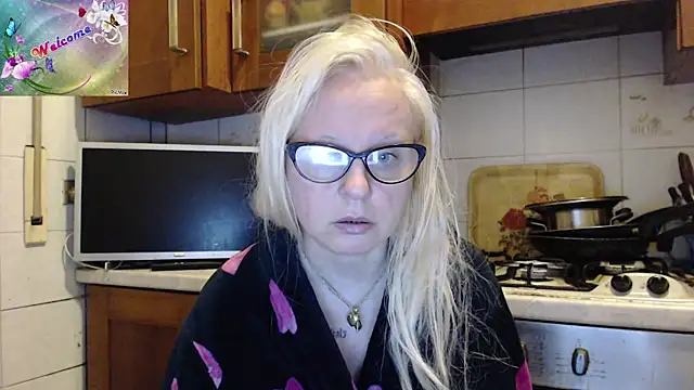 Snapshot of martachatte chatting on 9, 10, 2025 martachatte online show from 9, 10, 2025