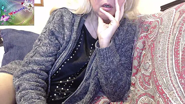 Snapshot of martachatte chatting on 16, 10, 2025 martachatte online show from 16, 10, 2025