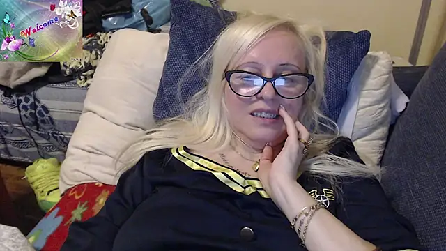 Snapshot of martachatte chatting on 8, 11, 2025 martachatte online show from 8, 11, 2025