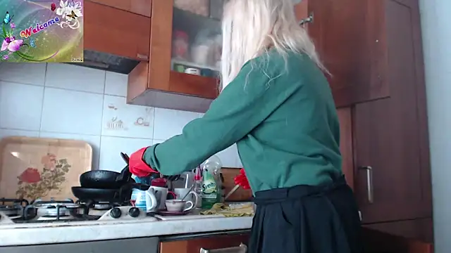 Snapshot of martachatte chatting on 3, 12, 2025 martachatte online show from 3, 12, 2025