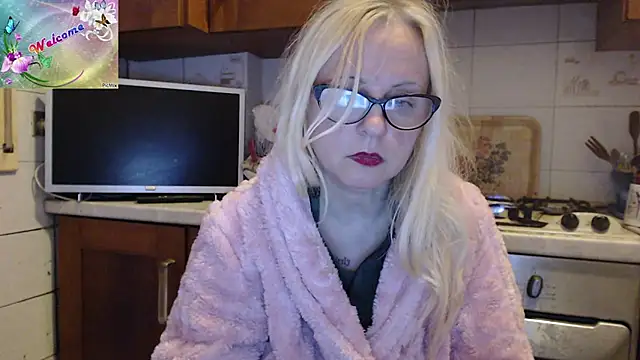 Snapshot of martachatte chatting on 4, 12, 2025 martachatte online show from 4, 12, 2025