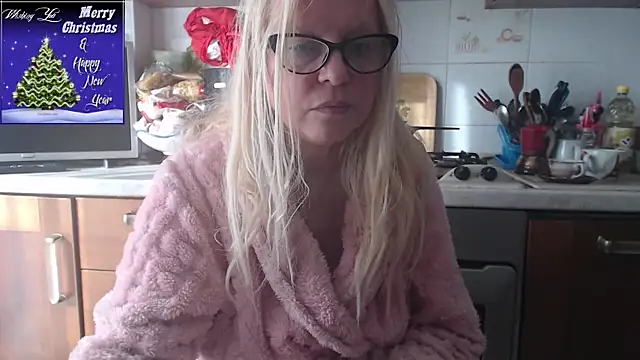 Snapshot of martachatte chatting on 14, 12, 2025 martachatte online show from 14, 12, 2025