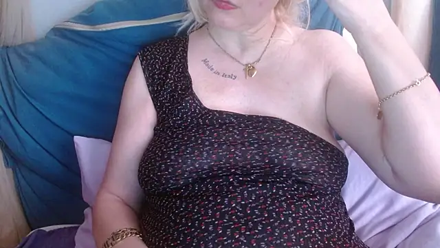 Snapshot of martachatte chatting on 6, 5, 2026 martachatte online show from 6, 5, 2026