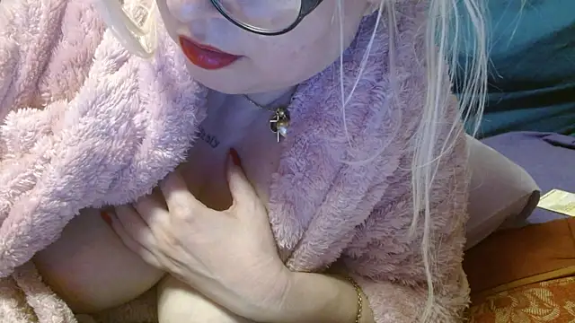Snapshot of martachatte chatting on 6, 5, 2026 martachatte online show from 6, 5, 2026
