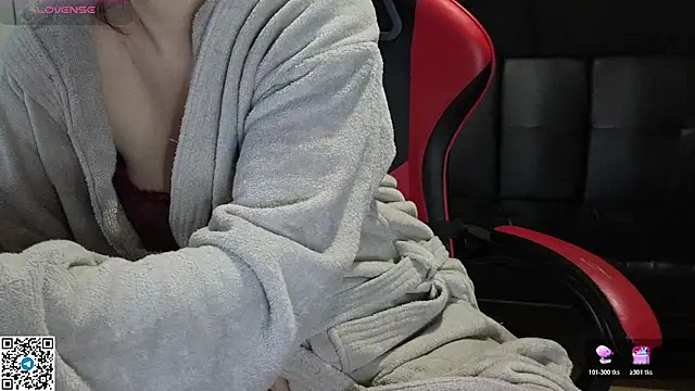 Mia G0ld online show from 9, 11, 2025