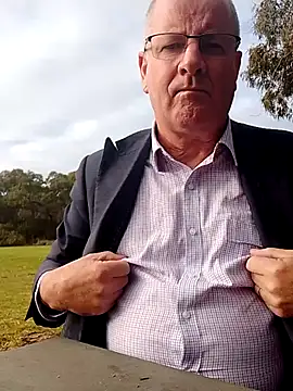 stiffandlubedxh online show from 13, 10, 2025