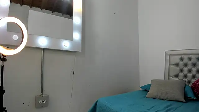 SEXXYLATINCOUPLE1 online show from 6, 11, 2025