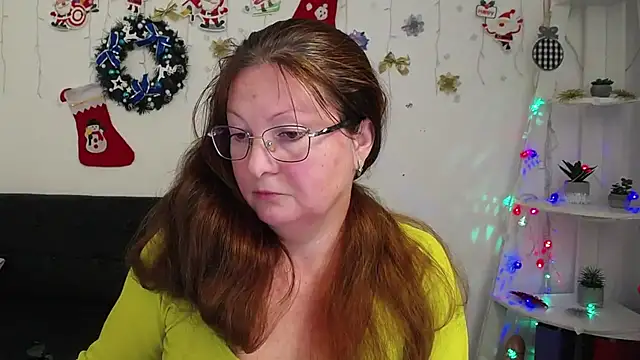 Snapshot of VanessaHotts chatting on 4, 1, 2025 VanessaHotts online show from 4, 1, 2025