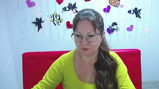 Snapshot of VanessaHotts chatting on 6, 2, 2025 VanessaHotts online show from 6, 2, 2025