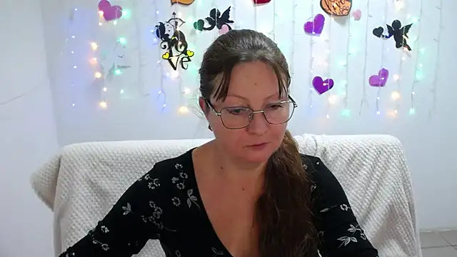 Snapshot of VanessaHotts chatting on 1, 3, 2025 VanessaHotts online show from 1, 3, 2025