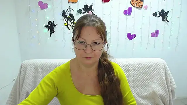 Snapshot of VanessaHotts chatting on 12, 3, 2025 VanessaHotts online show from 12, 3, 2025