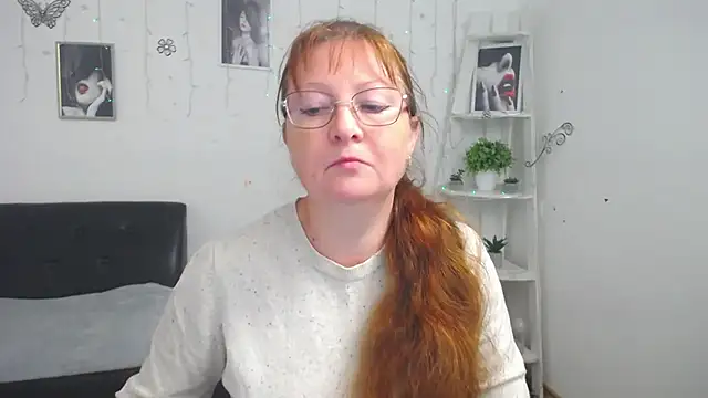 Snapshot of VanessaHotts chatting on 4, 10, 2025 VanessaHotts online show from 4, 10, 2025