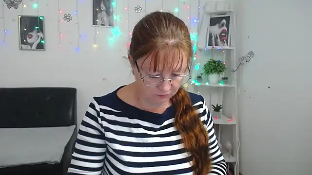 VanessaHotts online show from 13, 10, 2025