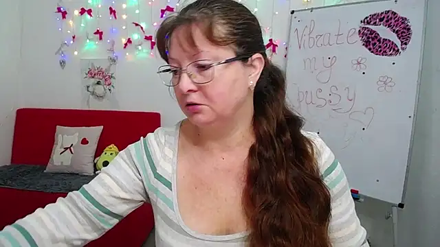 Snapshot of VanessaHotts chatting on 2, 5, 2026 VanessaHotts online show from 2, 5, 2026