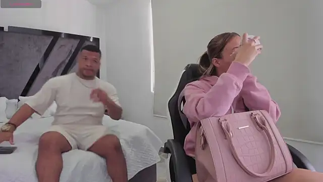 AnnieAndStefan online show from 15, 12, 2025