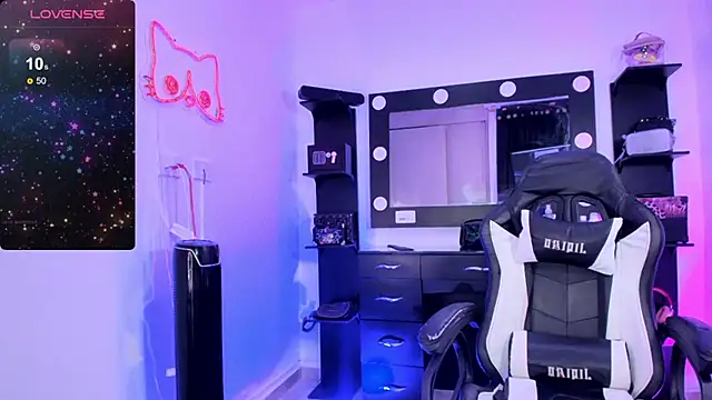 Snapshot of miss_kitty chatting on 5, 2, 2025 miss kitty online show from 5, 2, 2025