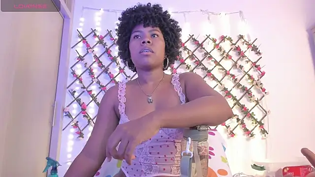 Snapshot of naughty_ebonyy chatting on 18, 6, 2026 naughty ebonyy online show from 18, 6, 2026