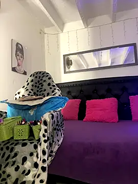 lonely shewolf online show from 4, 12, 2025