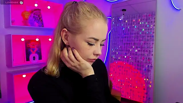 StephanieSweety online show from 18, 4, 2026