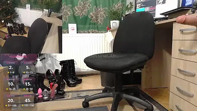 Snapshot of SissyLunaCD chatting on 8, 1, 2025 SissyLunaCD online show from 8, 1, 2025