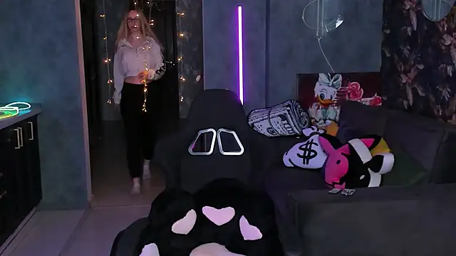 Blckmirrorr online show from 19, 4, 2026