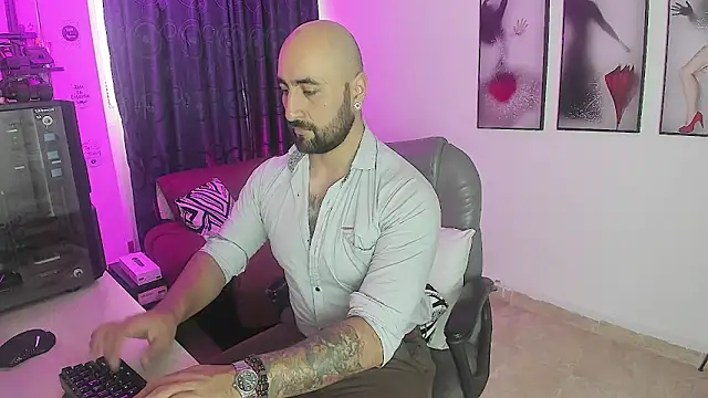 Snapshot of Leon_1234 chatting on 8, 1, 2025 Leon 1234 online show from 8, 1, 2025