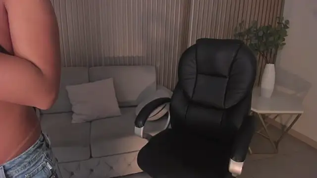 Snapshot of MileyCruz_ chatting on 19, 2, 2025 MileyCruz online show from 19, 2, 2025