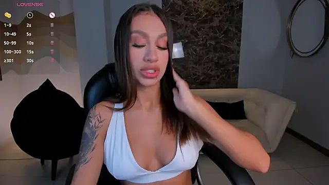 Snapshot of DannaCruz chatting on 18, 1, 2025 DannaCruz online show from 18, 1, 2025