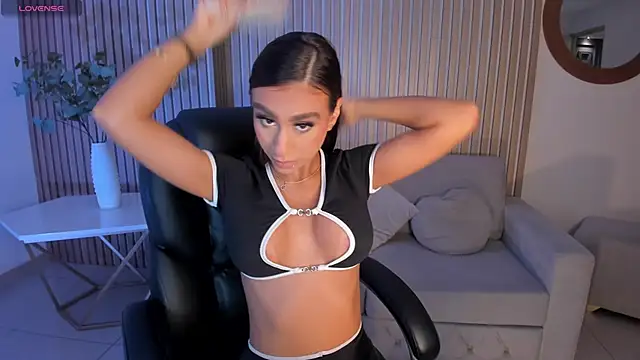 Snapshot of DannaCruz chatting on 18, 10, 2025 DannaCruz online show from 18, 10, 2025