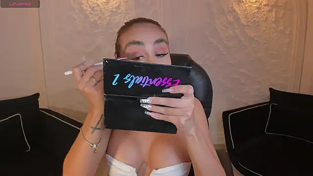 Snapshot of DannaCruz chatting on 23, 11, 2025 DannaCruz online show from 23, 11, 2025