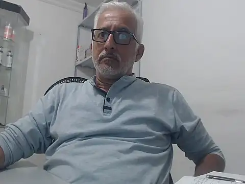 Snapshot of cenizo10124 chatting on 21, 10, 2025 cenizo10124 online show from 21, 10, 2025